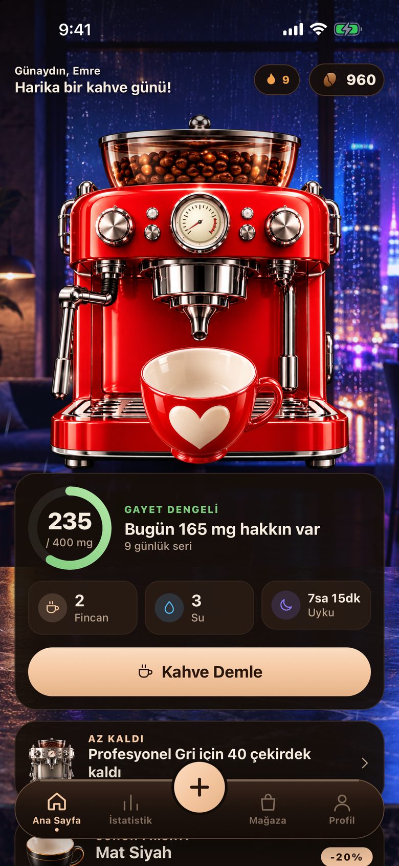 BrewTrack ana ekranı: kahve makinesi kupayı dolduruyor, günlük kafein halkası limite göre ilerliyor
